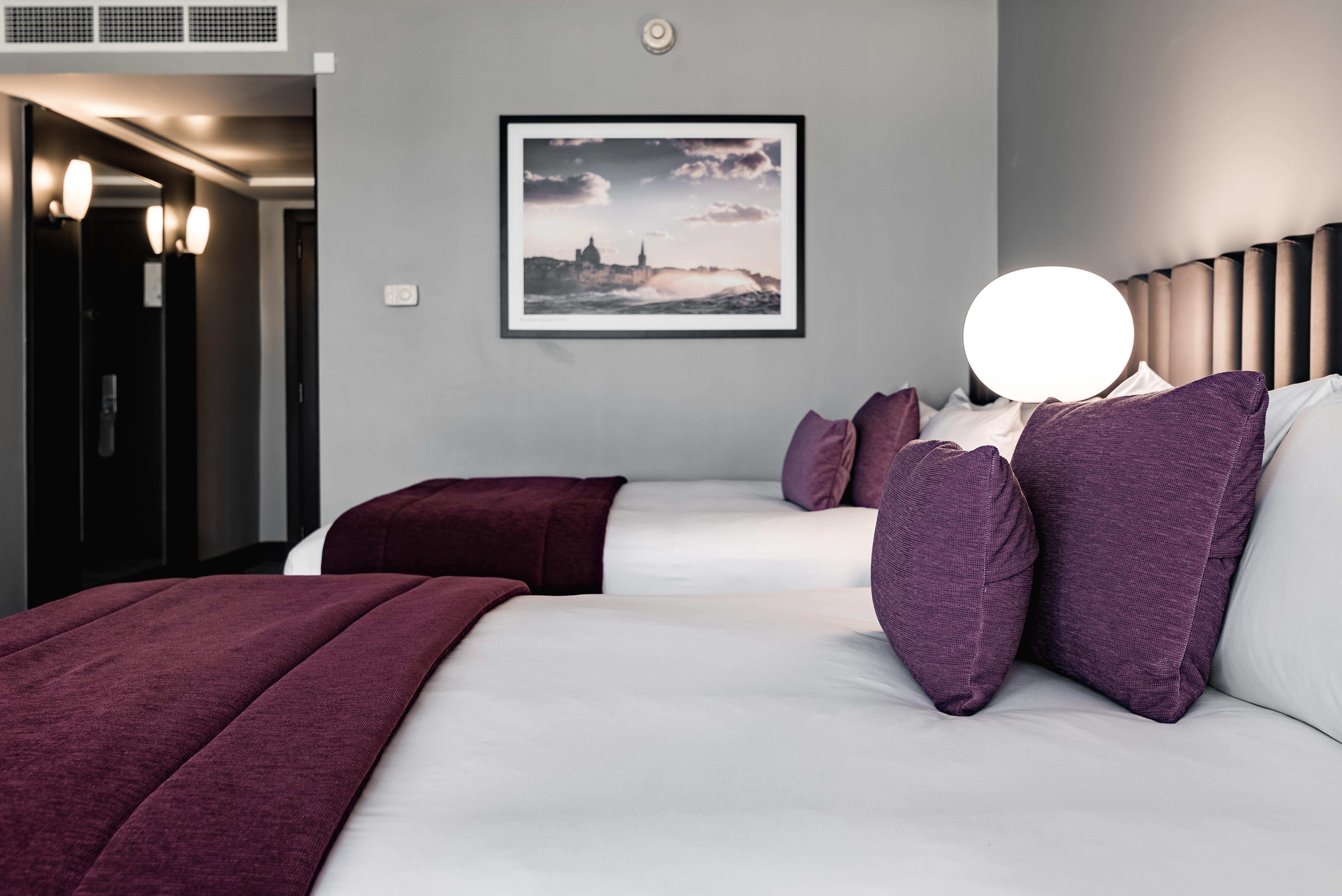 Intercontinental Malta By Ihg Hotel Saint Julian's Ngoại thất bức ảnh A bedroom at the hotel