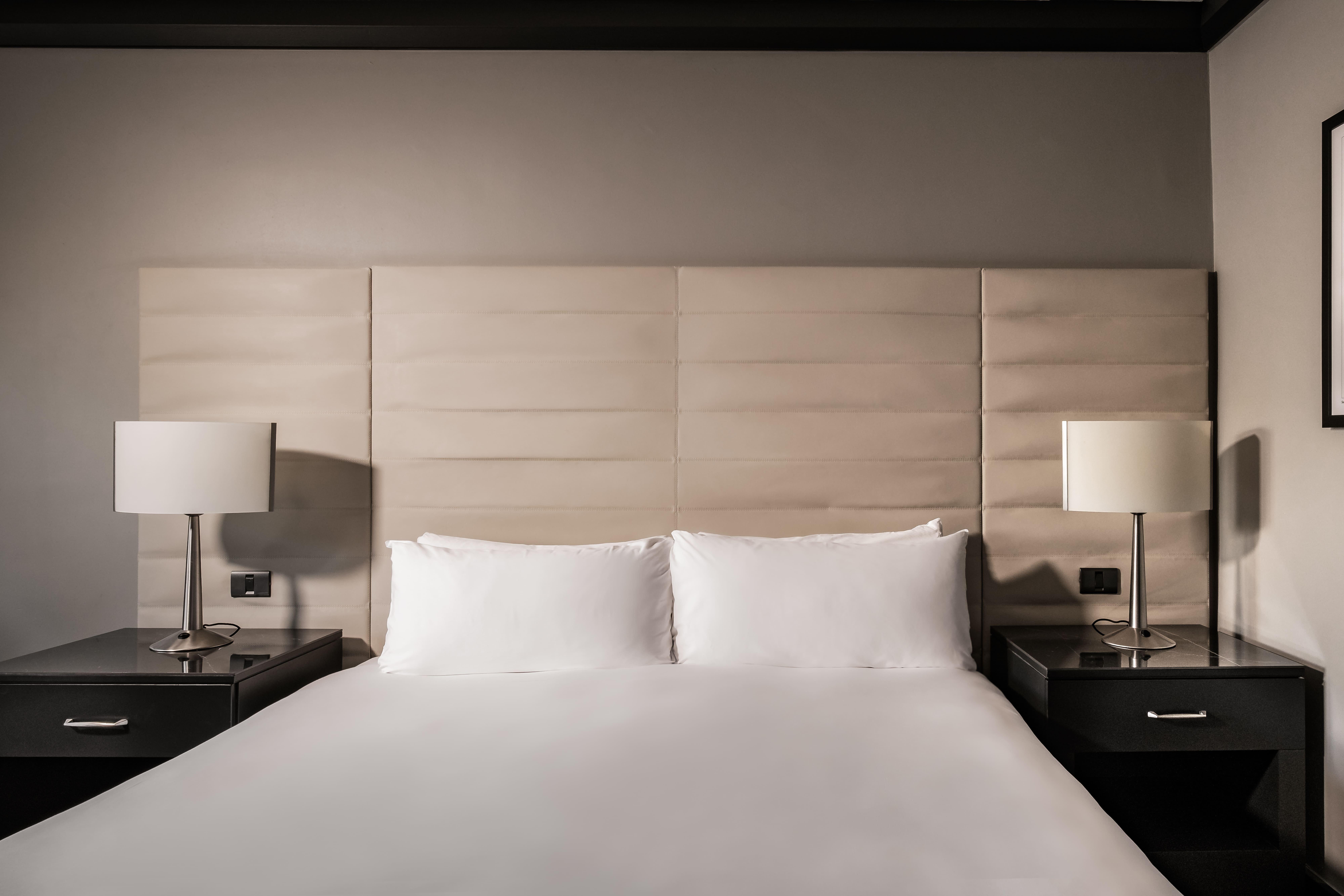 Intercontinental Malta By Ihg Hotel Saint Julian's Ngoại thất bức ảnh A bed with two pillows