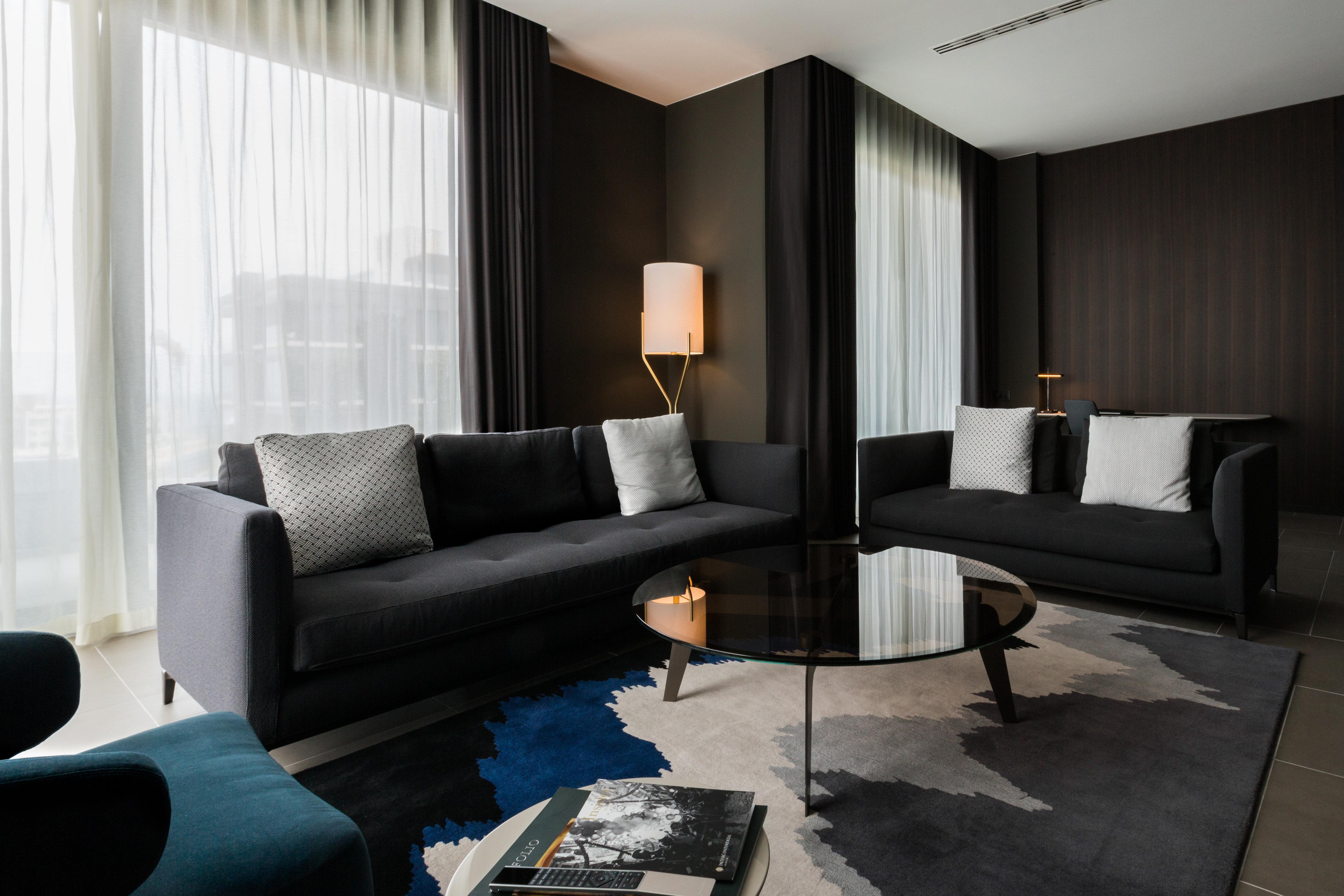 Intercontinental Malta By Ihg Hotel Saint Julian's Ngoại thất bức ảnh The living room of a suite at the hotel