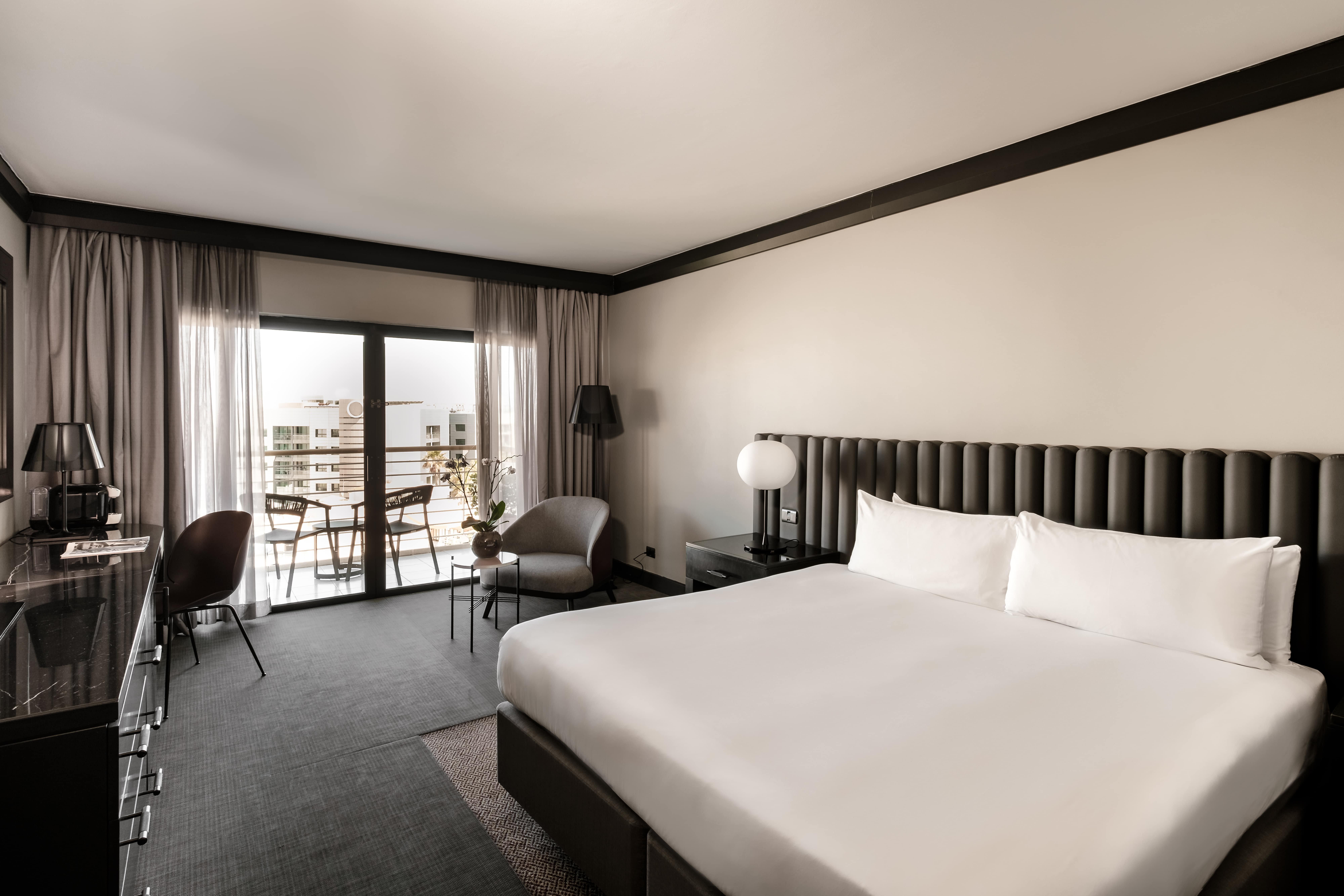 Intercontinental Malta By Ihg Hotel Saint Julian's Ngoại thất bức ảnh A room at the hotel