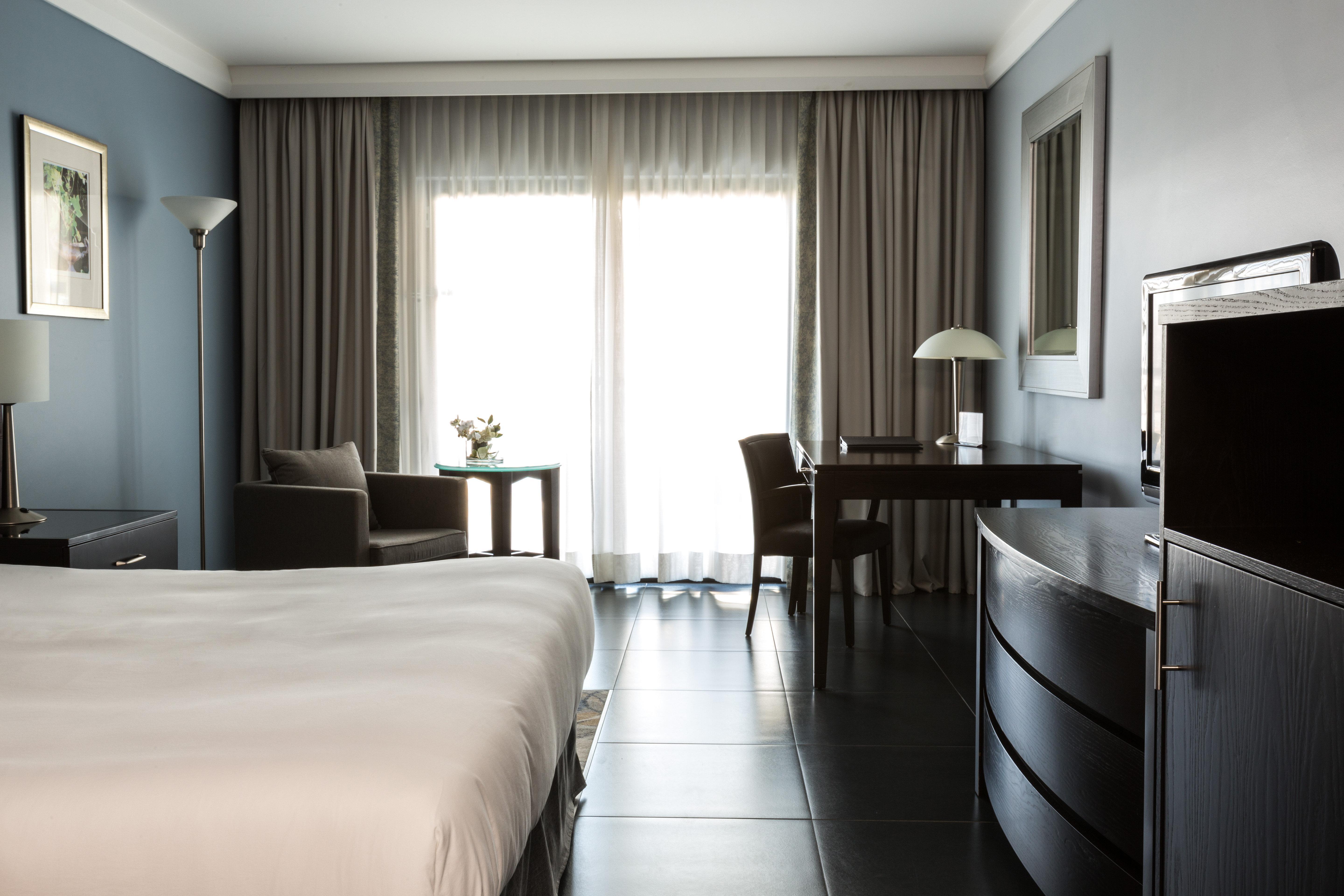 Intercontinental Malta By Ihg Hotel Saint Julian's Ngoại thất bức ảnh A room at the hotel
