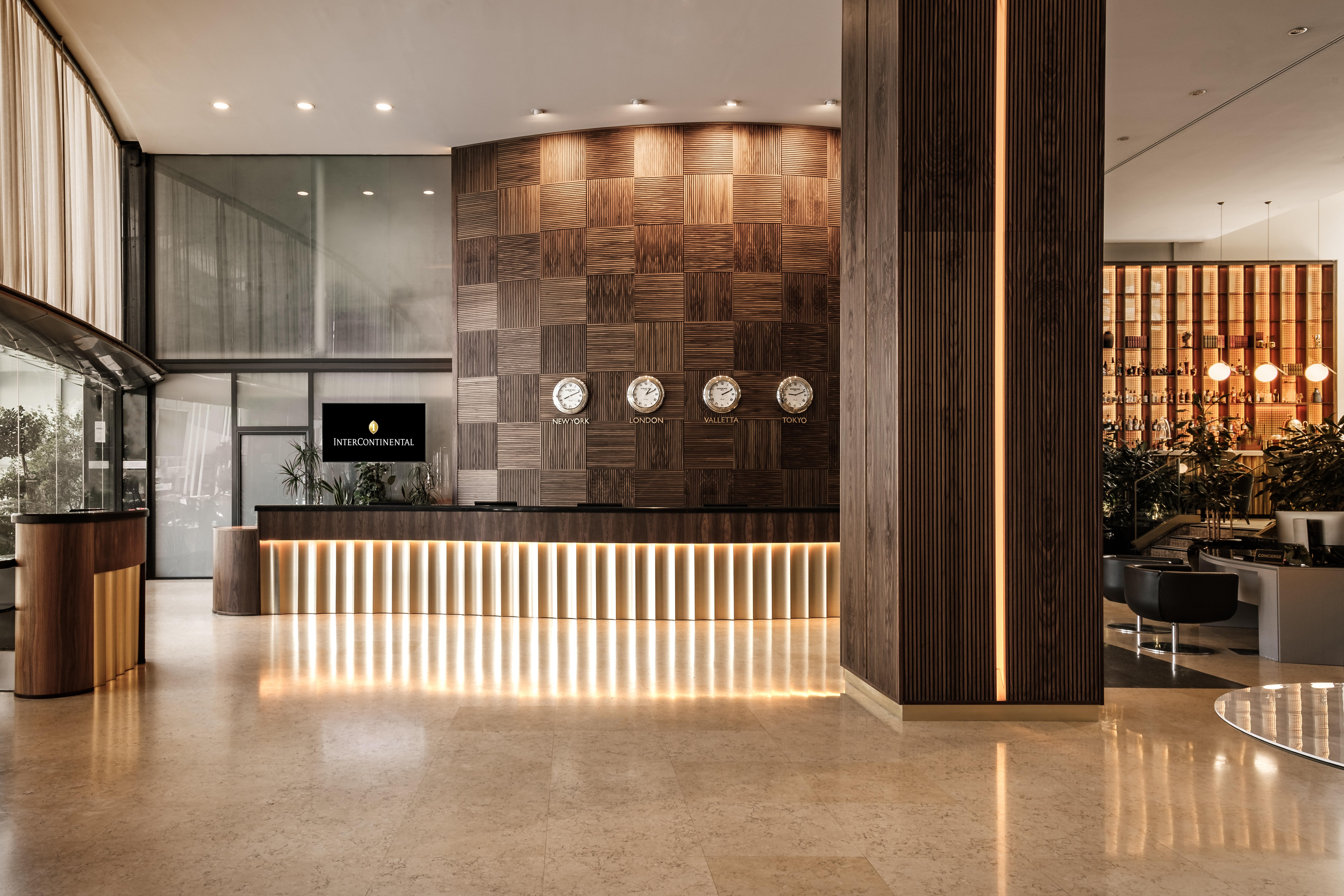 Intercontinental Malta By Ihg Hotel Saint Julian's Ngoại thất bức ảnh The lobby of the hotel