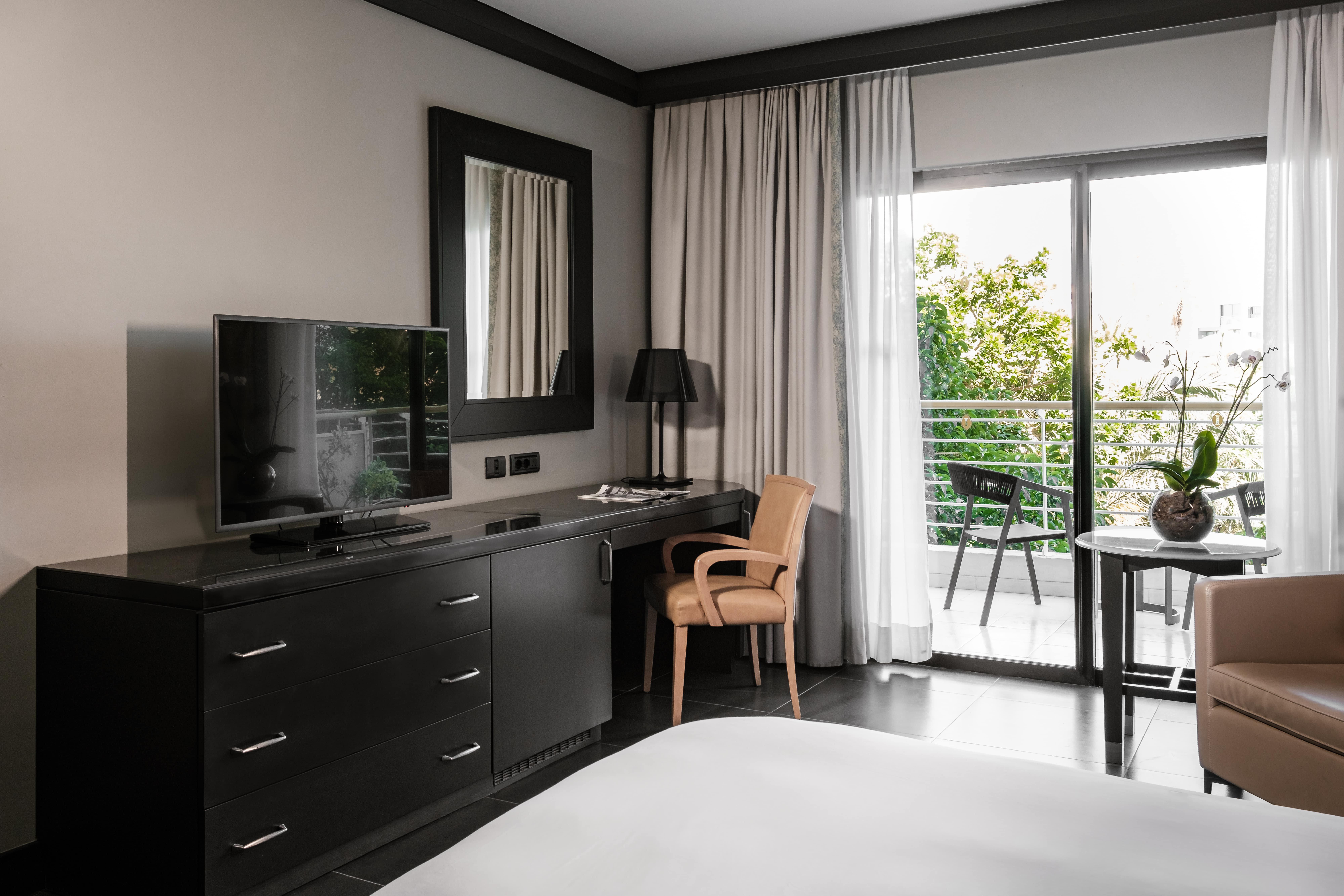 Intercontinental Malta By Ihg Hotel Saint Julian's Ngoại thất bức ảnh A room at the hotel