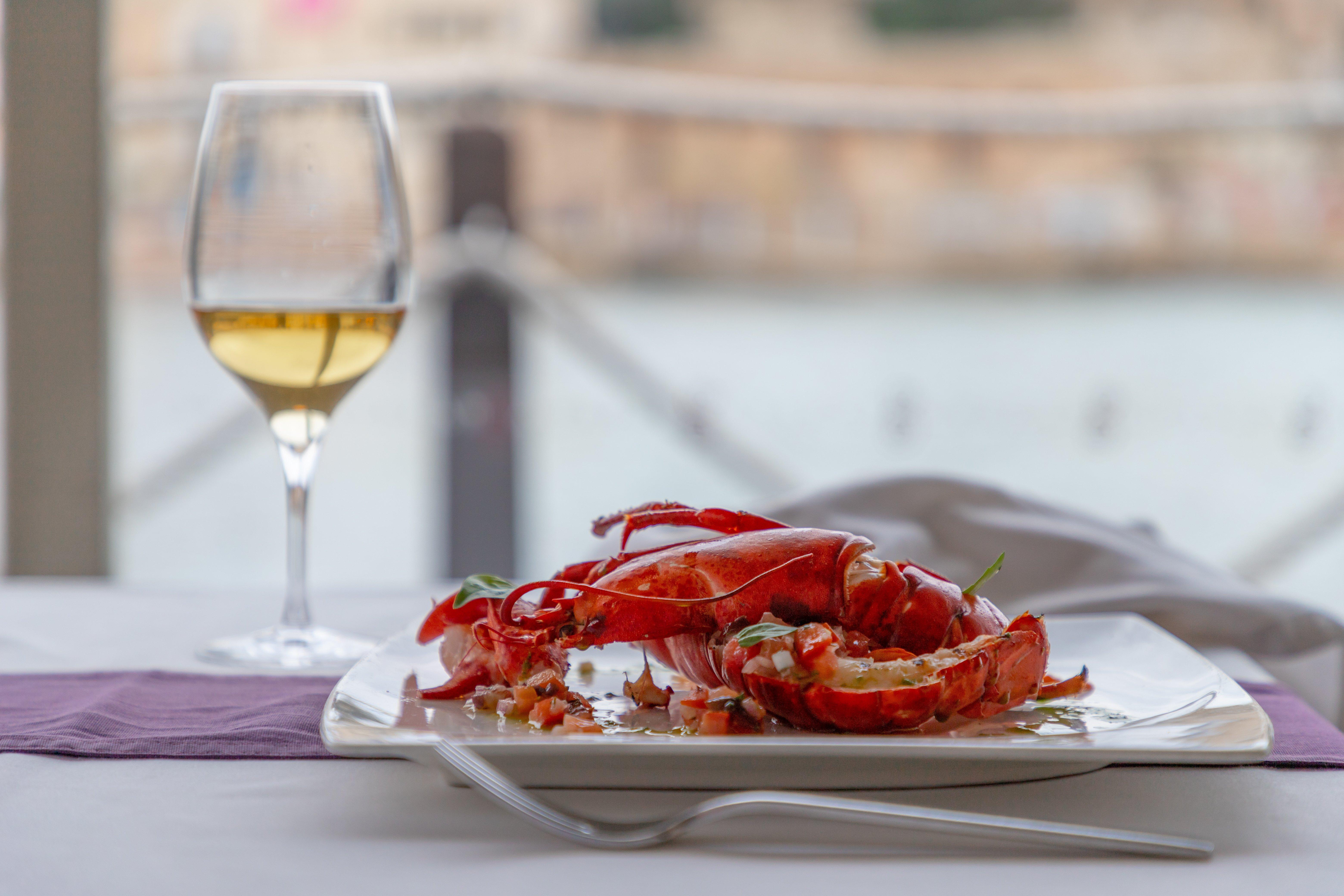 Intercontinental Malta By Ihg Hotel Saint Julian's Ngoại thất bức ảnh A lobster prepared in the traditional way