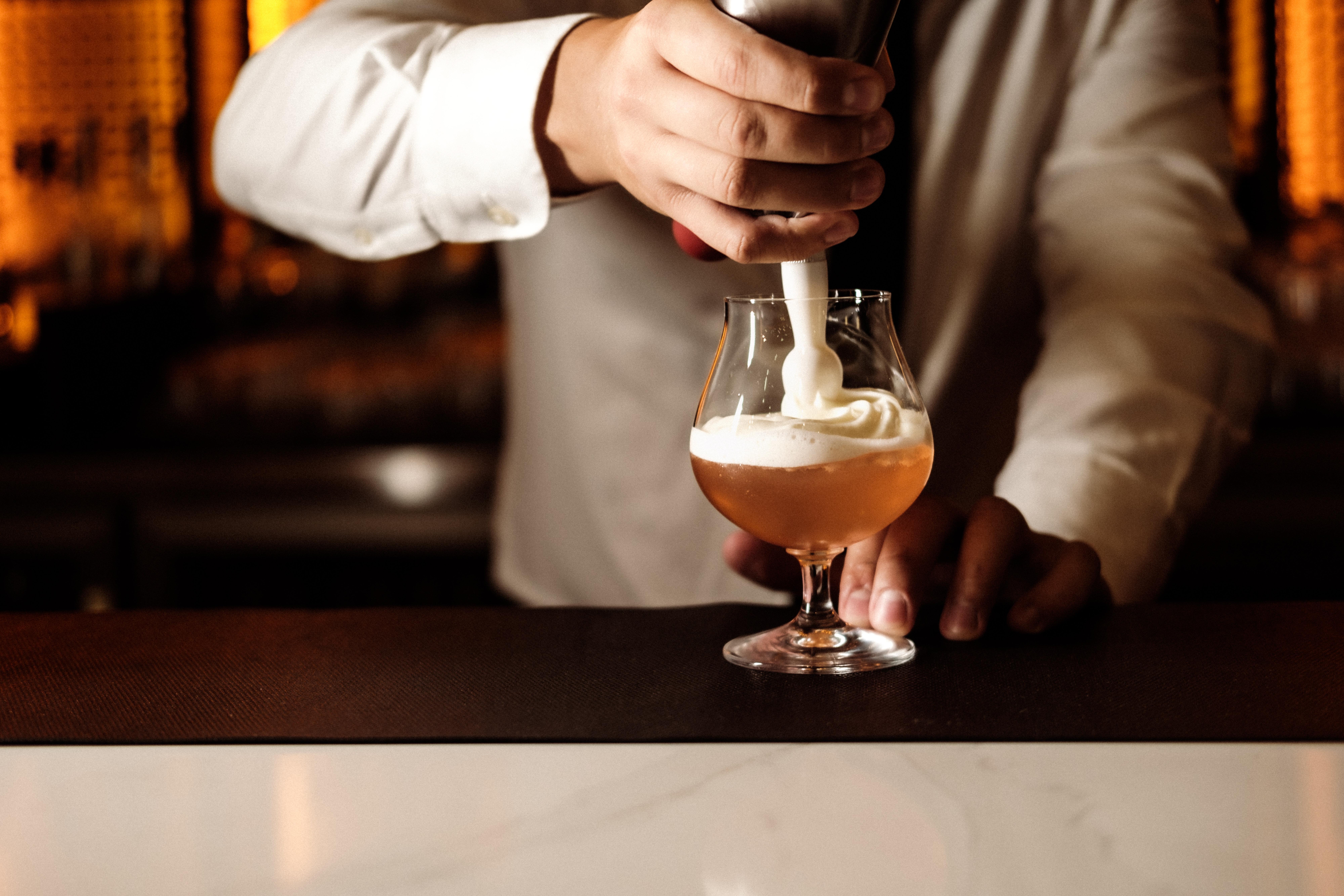 Intercontinental Malta By Ihg Hotel Saint Julian's Ngoại thất bức ảnh A bartender mixing a cocktail