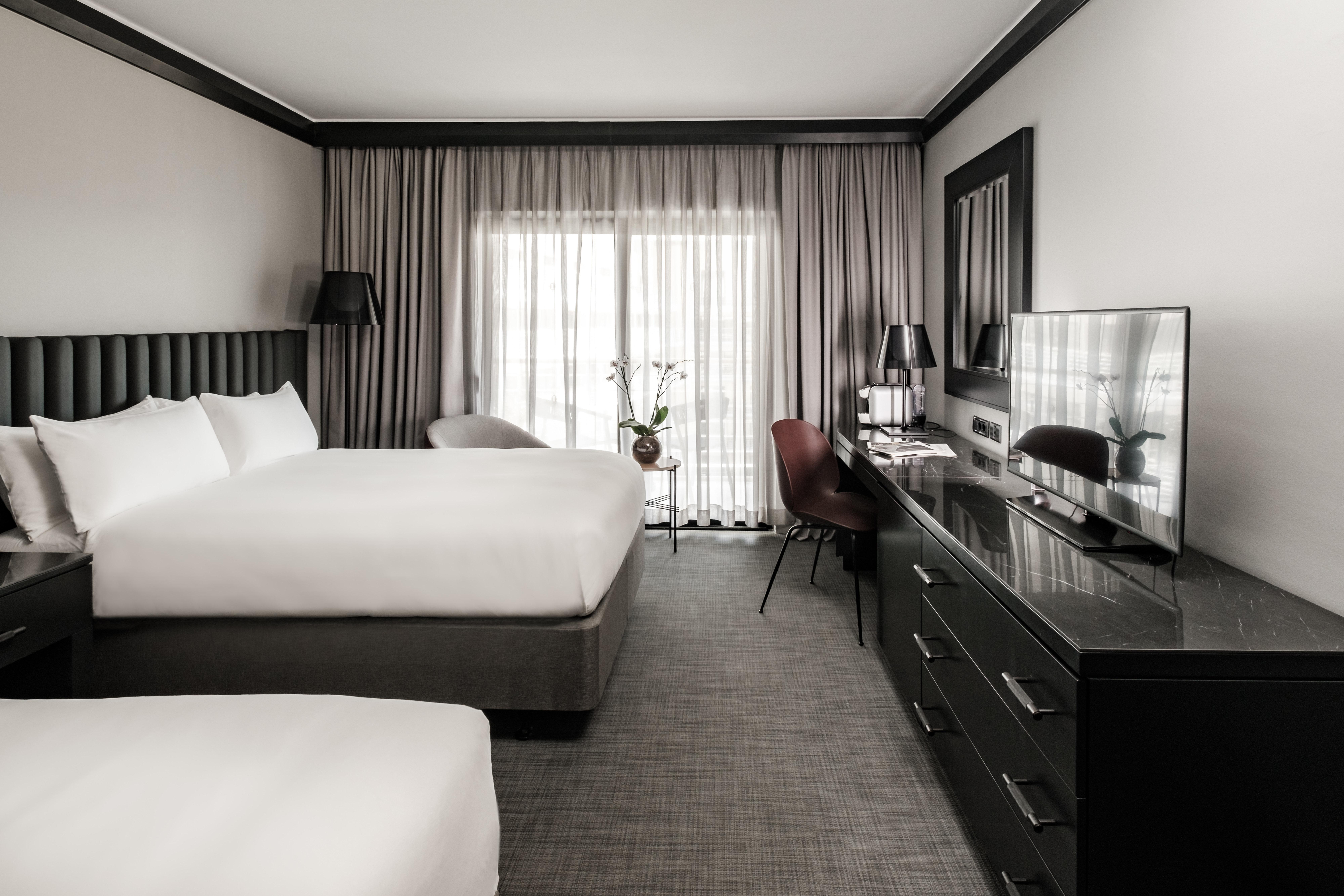 Intercontinental Malta By Ihg Hotel Saint Julian's Ngoại thất bức ảnh A guest room at the Hotel Zags