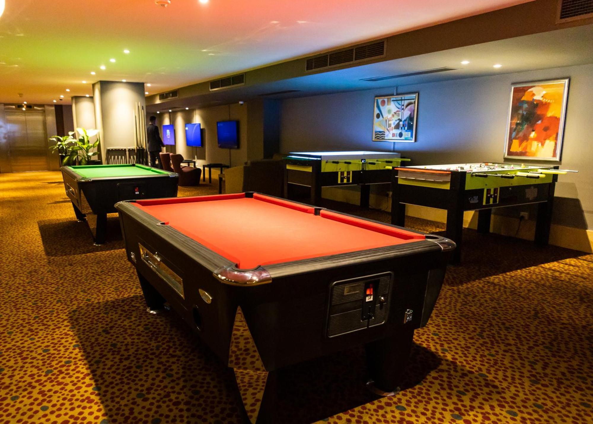 Intercontinental Malta By Ihg Hotel Saint Julian's Ngoại thất bức ảnh Pool tables at the hotel